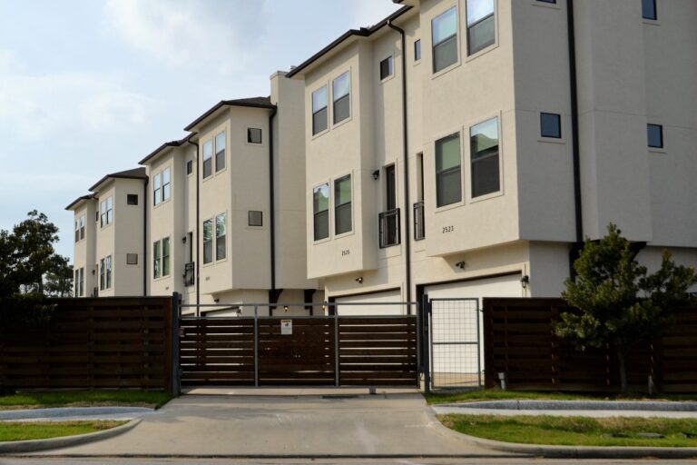Apartment Hunting Tips: How to Avoid Rental Scams Apartment Hunting Tips