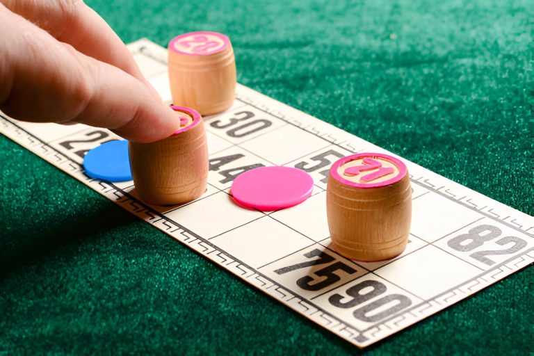 Minimum Bets Make Strategic Sense